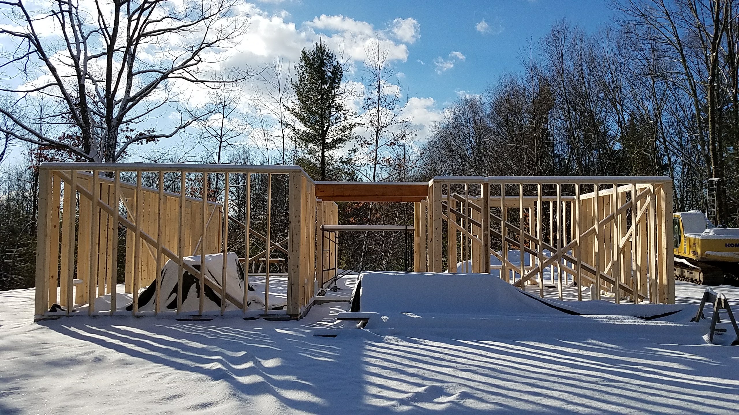 Modern Home Under Construction: Framing Chalet Perche