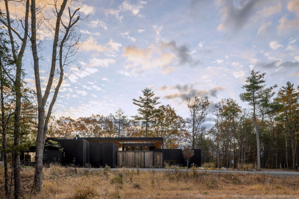 Fermata, a modern custom home in the Hudson Valley, features a screened courtyard.